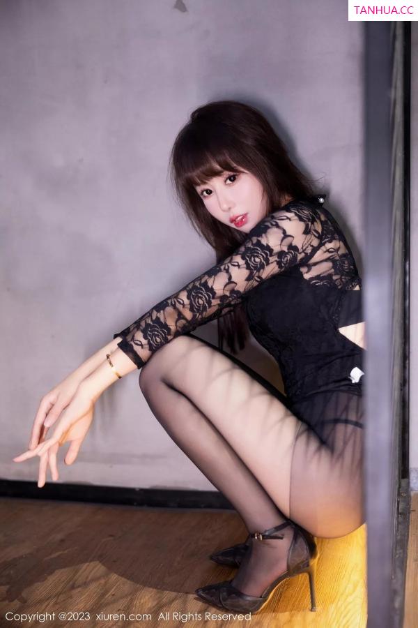   [XiuRen]高清写真图 2023.12.01 No.7751 韩系学妹 黑丝美腿第3张图片